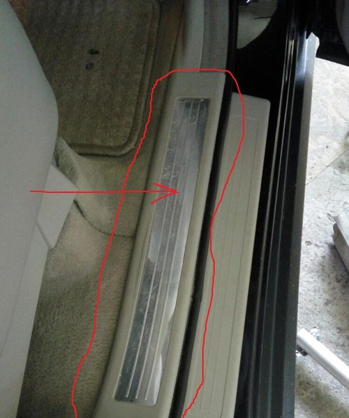 Накладка порога вн-я задняя прав св. серая Mercedes-Benz GL-Сlass  2006 2.0 Бензин Киев