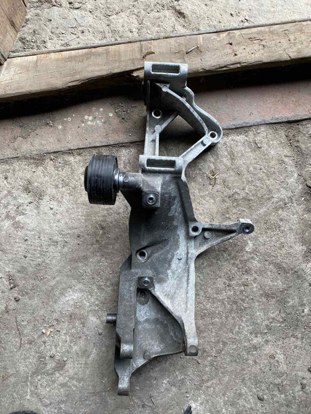 Кронштейн генератора Volkswagen Touareg  2014 3.6 Бензин Одеса