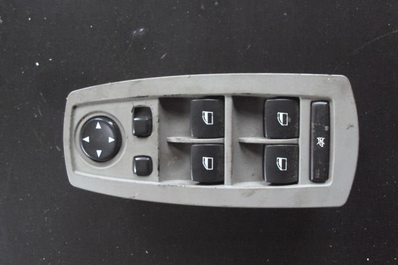 Панель управления стеклами левая BMW X3 E83 2004 3.0 Дизель 
