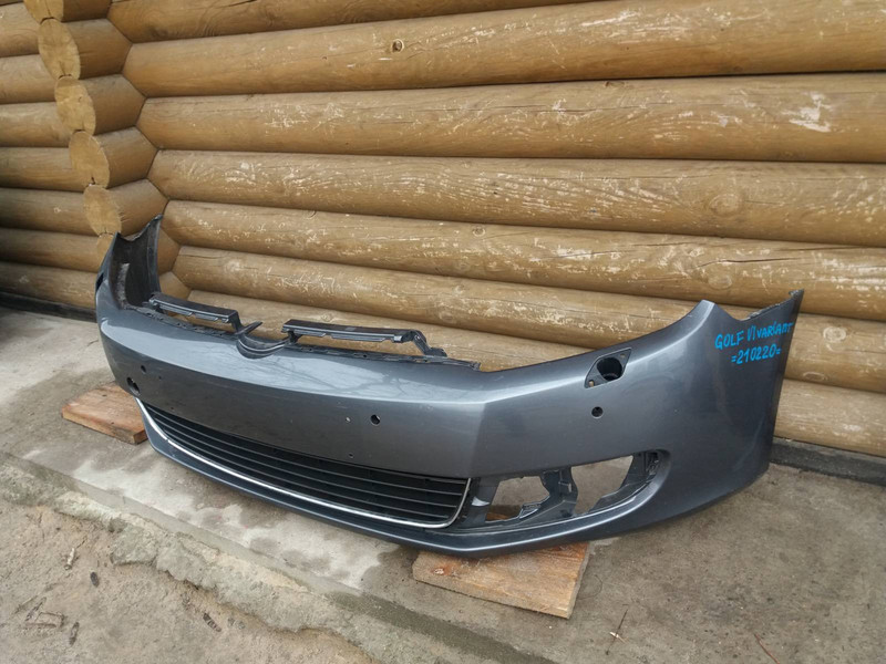 Решетка в бампер Volkswagen Golf 6 универсал 2011 г.  1.6 л дизель Рогатин