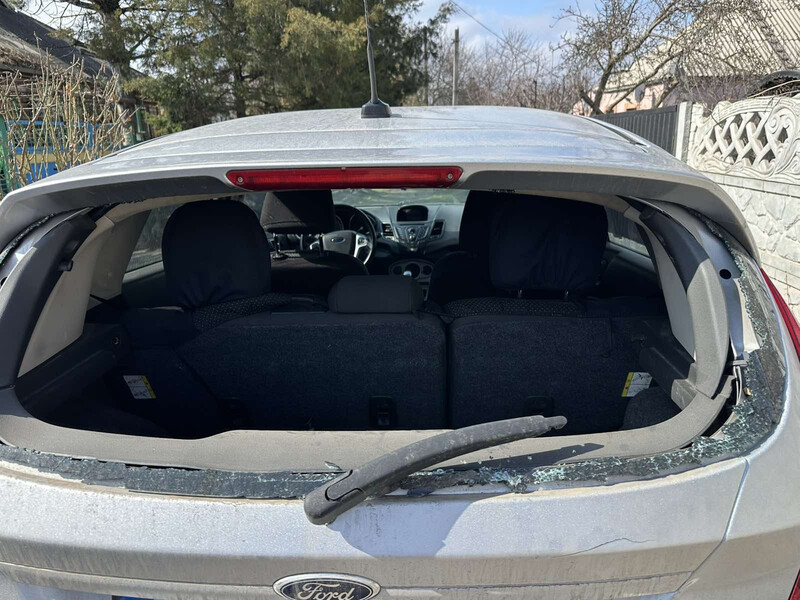 Стекло ляды Ford Fiesta MK7  2013 хэтчбек 1.0 Бензин Кривой Рог