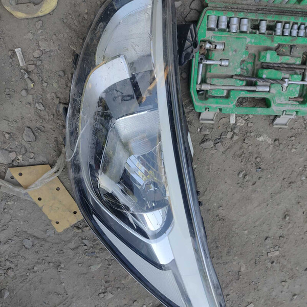 Фара передня 921011R700   Hyundai Accent