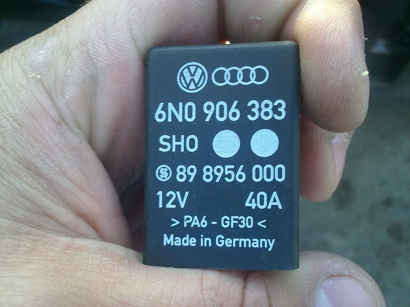 Реле бензонасоса Volkswagen Vento хэтчбек 2000 г.  1.0 л бензин Ровно