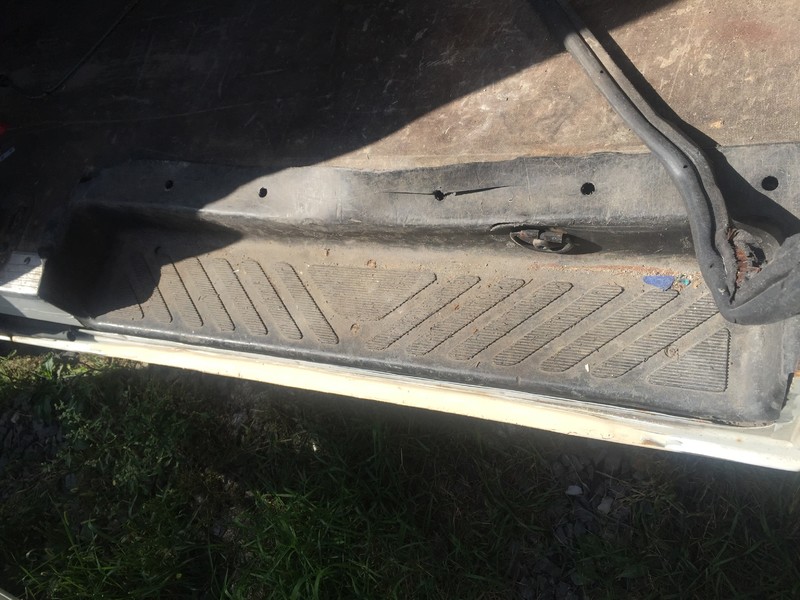 Порог боковой грузового отсека Ford Transit  2011 2.2 Дизель Полтава