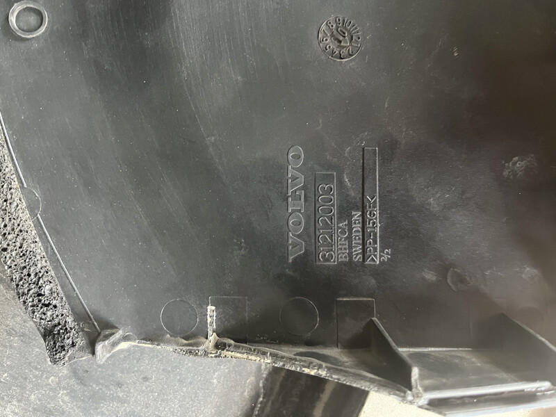 Защита (крышка) на аккумулятор Volvo XC70  2008 универсал 3.2 Бензин Киев