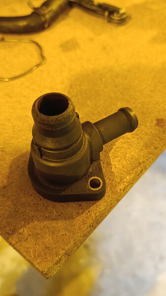 Фланец системы охлаждения Ford Galaxy  2002 