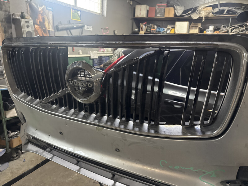 Решітка радіаторна Volvo XC90  2017 2.0 Бензин Ивано-Франковск