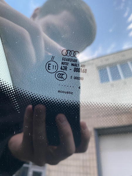 Стекло лобовое Audi Q3  2014 1.4 Бензин Киев