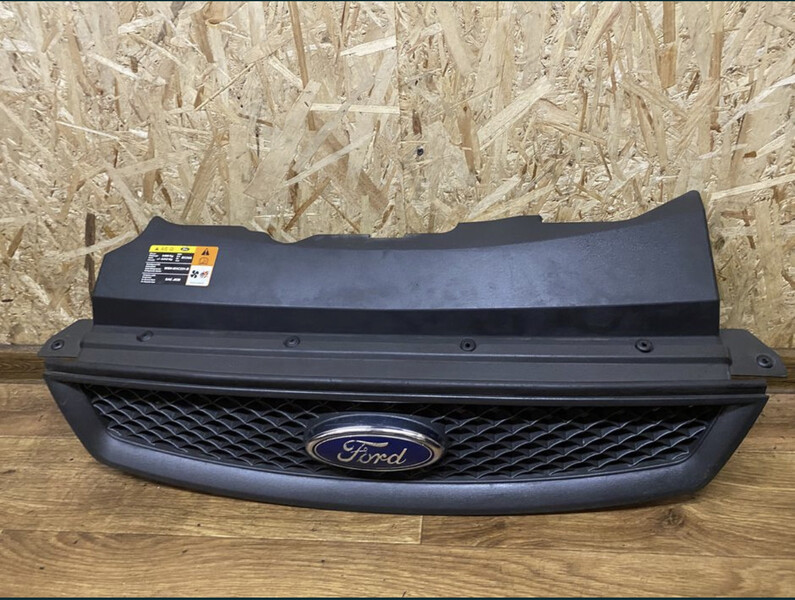 Решітка бампера Ford Focus 2  2007 універсал 1.6 Дизель 