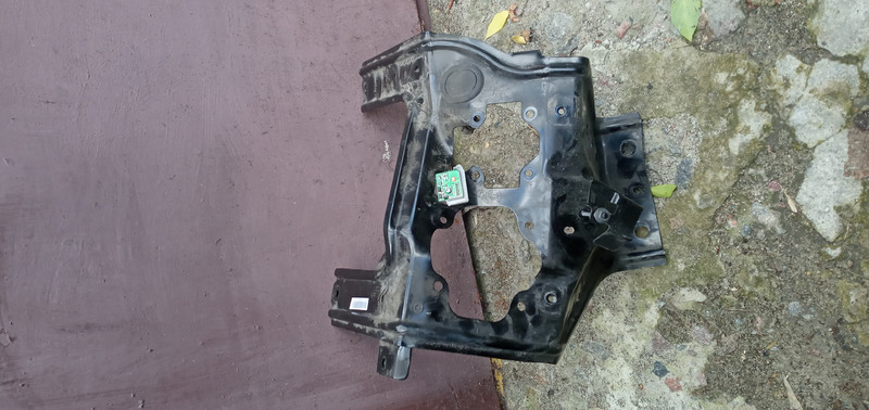 Кронштейн порта зарядки Nissan Leaf  2014 хетчбек 0.1 Электро 