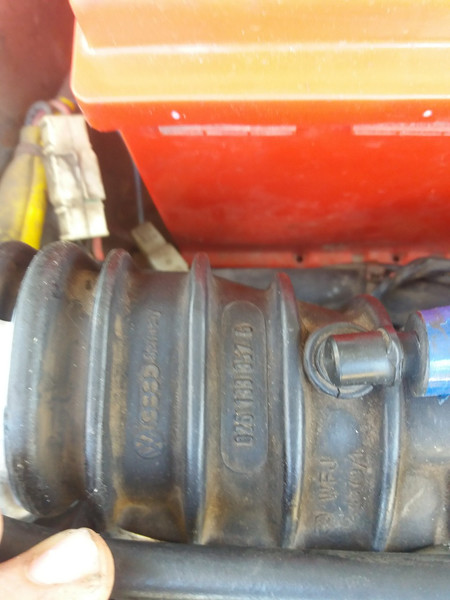 Воздушный патрубок 026 133 357 G   Audi 100, Audi 80, Volkswagen Passat