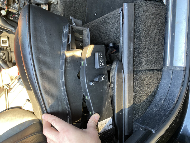 Пластмасса на передние сидения Land Rover Range Rover 2006 г.  4.2 л бензин Днепр