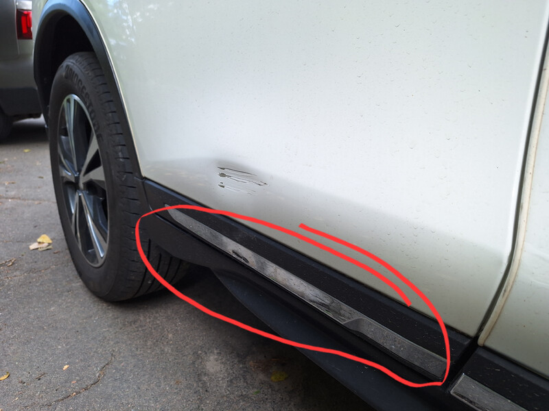 Молдинг нижний задней дверки с хромом Nissan Rogue  2017 2.5 Бензин 