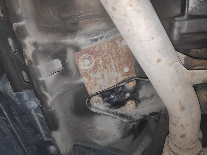 Крепление под акпп 3.0 Subaru Outback универсал 2008 г.  3.0 л бензин Киев
