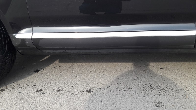 Молдинги дверей, спойлер заднего бампера Volkswagen Touareg  2008 3.0 Дизель Полтава