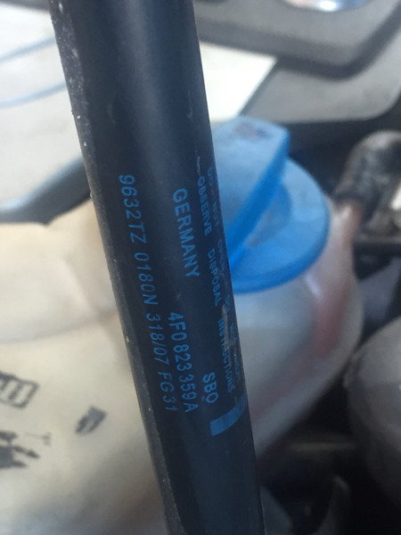 Амортизатор капота Audi A6 C6  2008 3.0 Дизель Львов