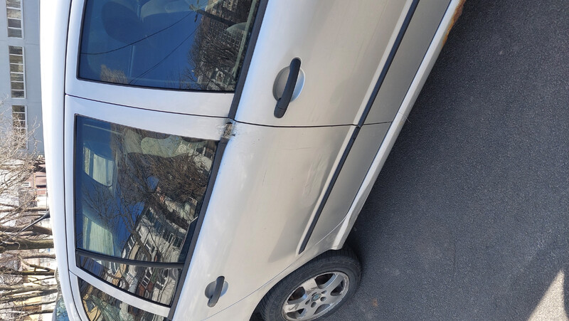 Ущільнювач паза скла правий зовнішній Skoda Fabia  2003 универсал 1.2 Бензин Днепр