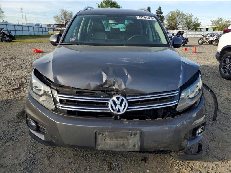 Решітка бампера Volkswagen Tiguan  2015 універсал 2.0 Бензин Житомир