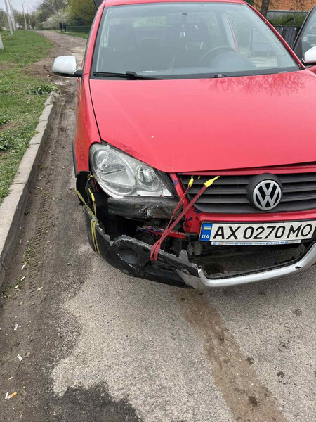 Права фара Volkswagen Cross Polo  2008 