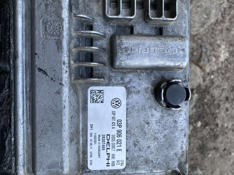 Електронний блок керування двигуном 03P906021E   Volkswagen Polo