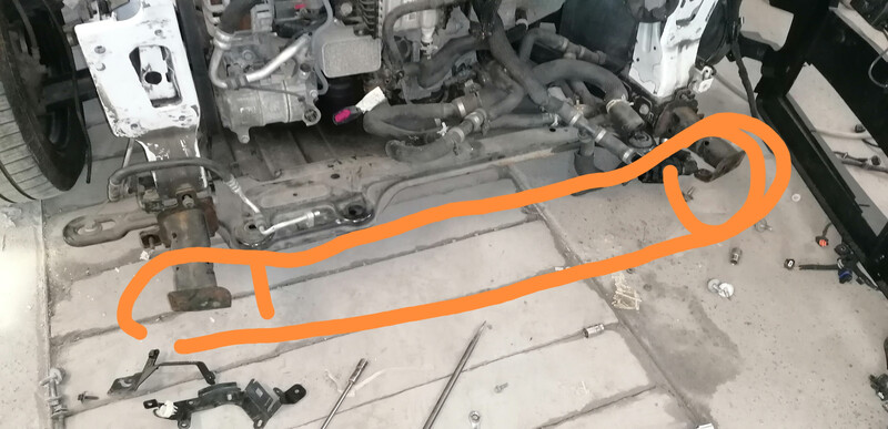 Підсилювач між кликами низ Renault Megane 4  2017 универсал 1.0 Бензин Киев