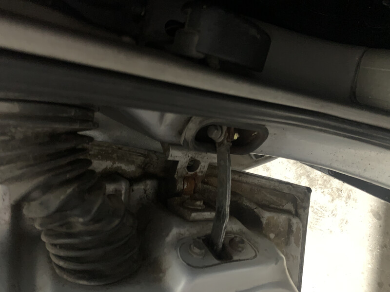 Петля двері Volkswagen Vento  1994 2.0 Бензин 