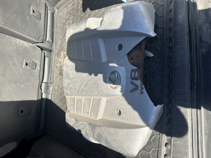 Крышка двигателя пластиковая Lexus GX 2008 р.  4.7 л бензин