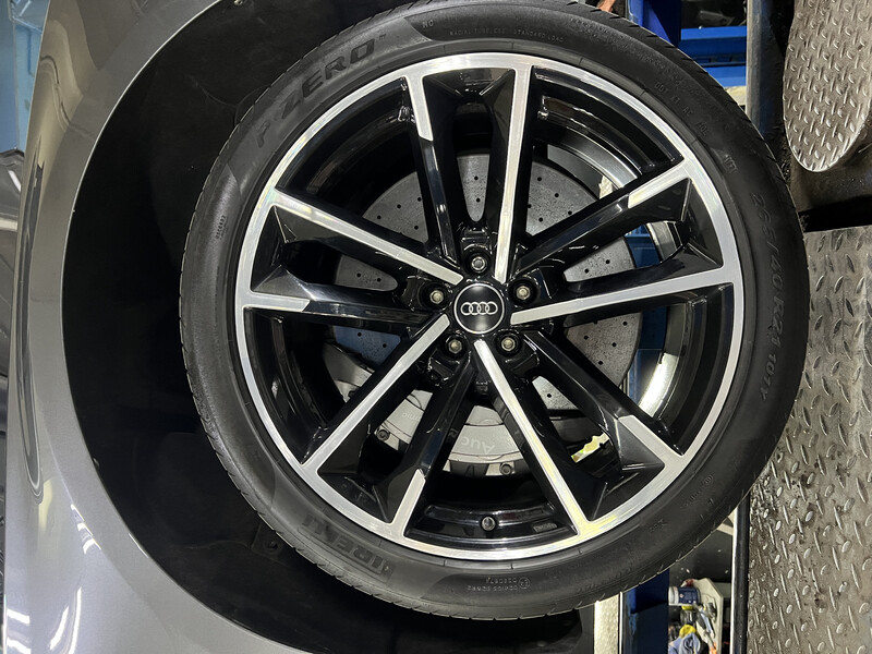 Передние тормозные колодки Audi S8  2016 4.0 Бензин 