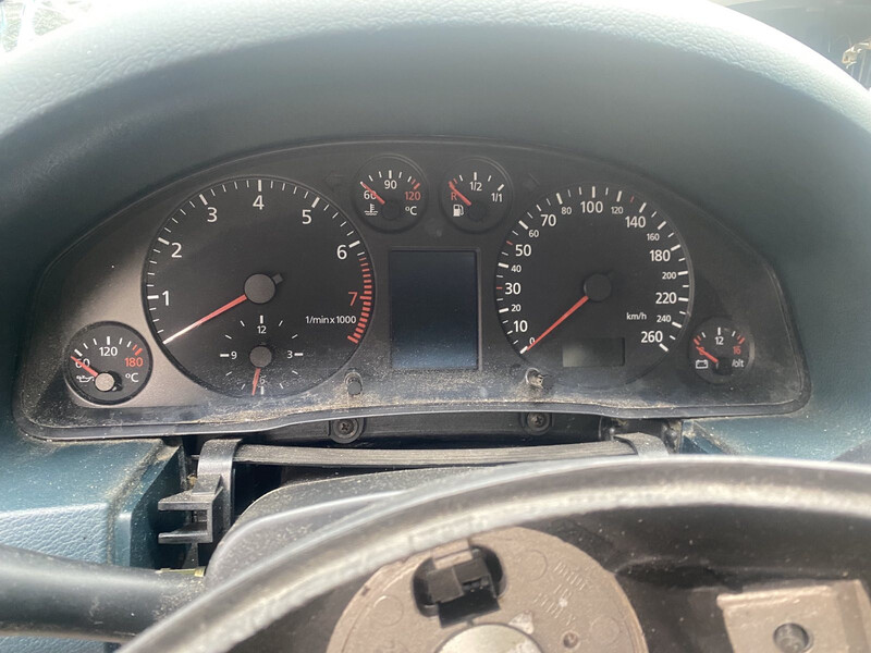 Щиток приборов Audi A6 C5  2002 2.4 Бензин 