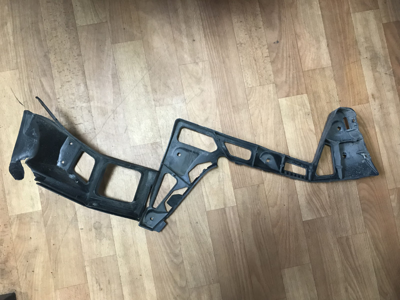 Направляющая бампера левая Ford Mondeo  2013 хэтчбек 2.0 Бензин Киев