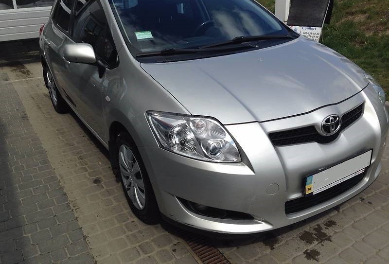 Решетка радиатора - верхняя, + подкрылок правый передний. Toyota Auris  2007 хэтчбек 1.6 Бензин Краматорск