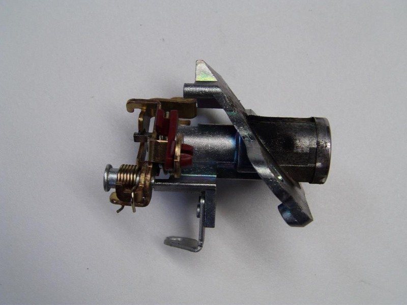 Замок крышки багажника 69055-33380   Toyota Camry