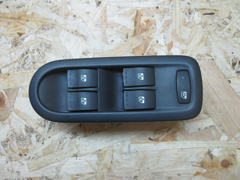 Блок управления стеклоподъемниками 8200160603   Renault Megane, Renault Scenic