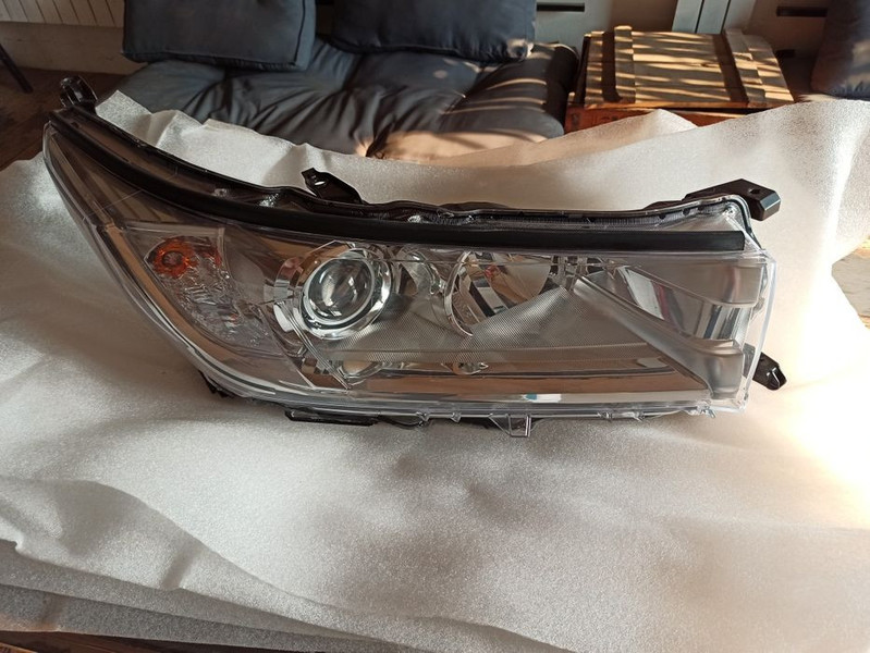 Фара R Toyota Highlander  2018 3.5 Бензин Ровно