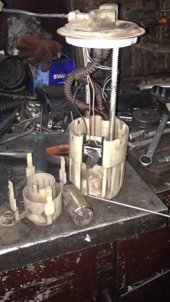 Насос погружной в бак ГАЗ 32212  2002 2.7 Бензин Черкассы