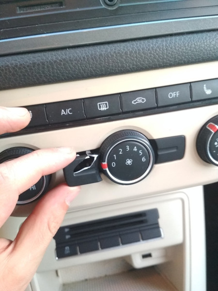 Елемент панелі Volkswagen Tiguan 2015 г.  2.0 л бензин Львов