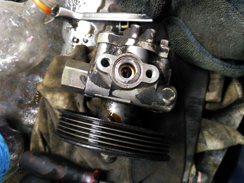 Насос ГУР Subaru Forester SF  1998 универсал 2.0 Бензин Одесса