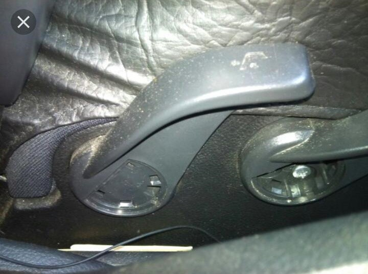 Ручка регулировки водительское сидения по высоте Nissan Tiida C11  2008 1.6 Бензин 