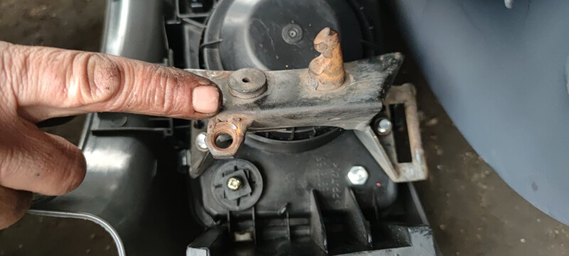 Кронштейн крепления фары правый Renault Premium  2004  Дизель Турбов