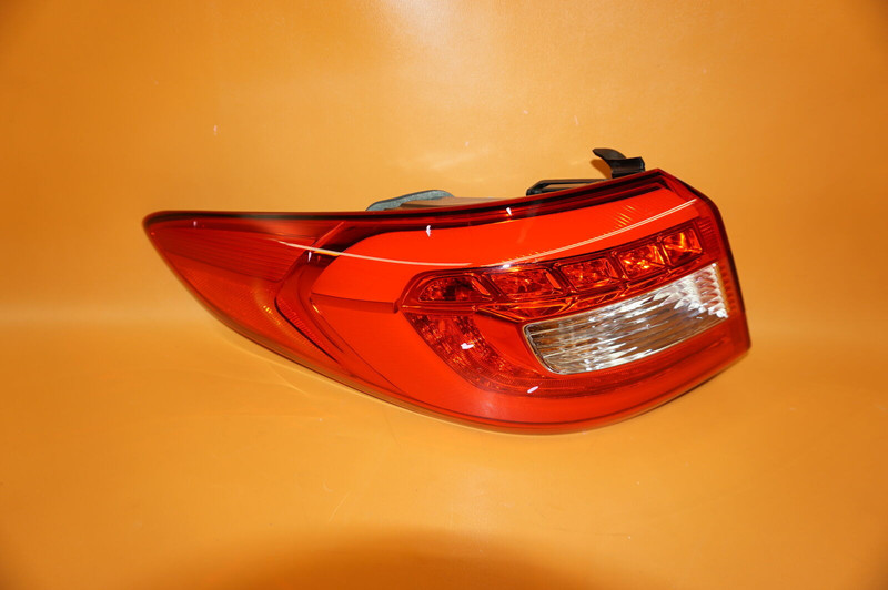 Фонарь задний левый 92401C2100   Hyundai Sonata