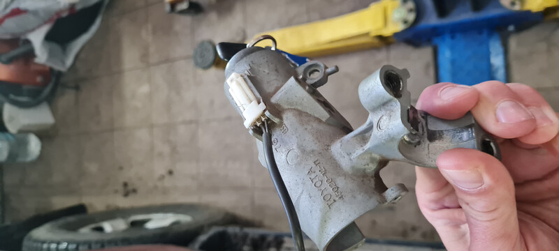 Замок запалювання Toyota Hilux  2005 2.8 Дизель 