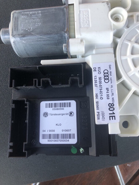 Моторчик стекла левый задний Audi A3 хэтчбек 2007 г.  1.6 л бензин