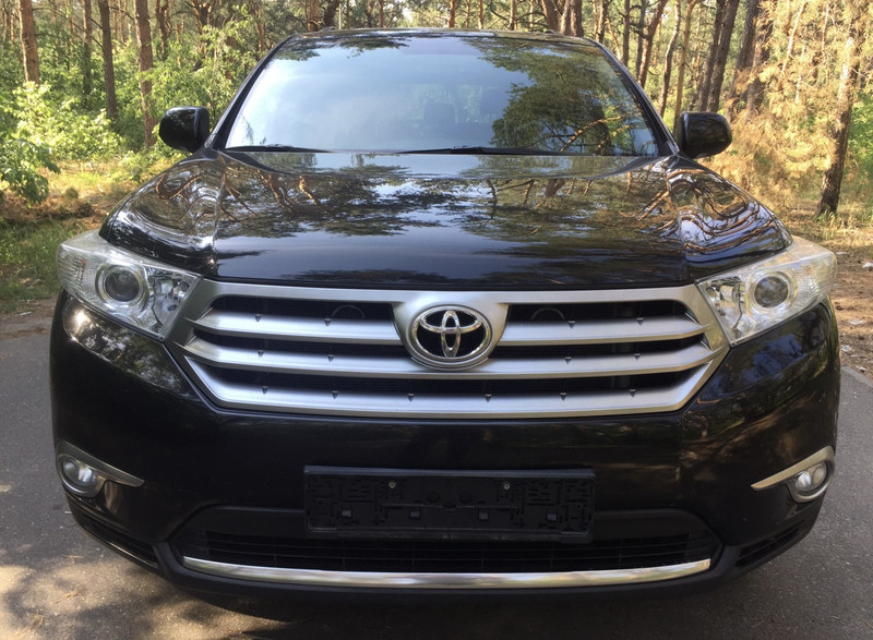 Передний хромированный молнинг в бампер Toyota Highlander  2013 3.5 Бензин 