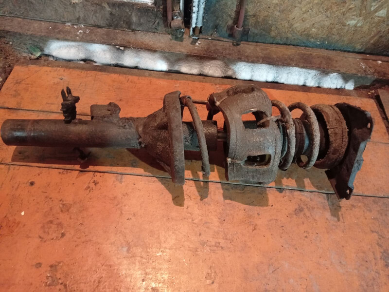 Задние стойки или амортизаторы Ford Mondeo  1995 2.0 Бензин 