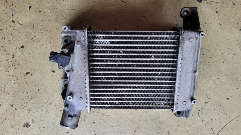 Радиатор интеркулера Nissan NP300  2004 2.2 Дизель Киев