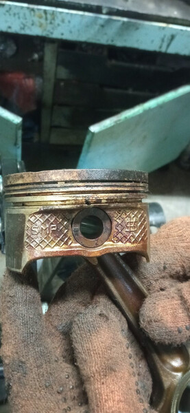 Поршень Peugeot 307  2005 2.0 Бензин 