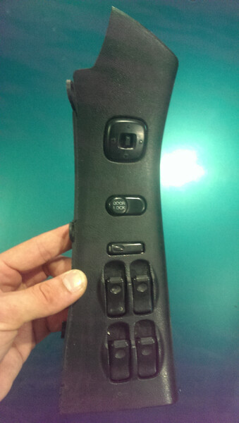 Блок кнопок склопідйомника Mazda 323  1996 хетчбек 1.5 Бензин 