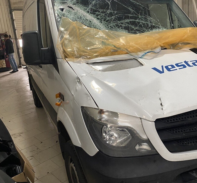 Крыло переднее правое Mercedes-Benz Sprinter  2017 2.3 Дизель Днепр