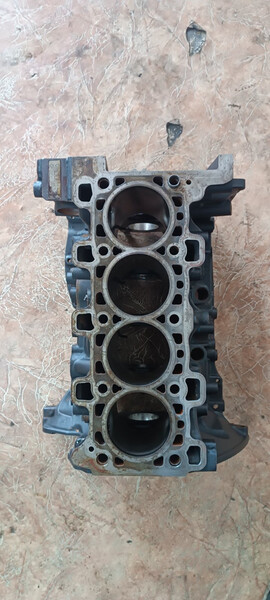 Блок двигателя голый Renault Trafic 3 2018 г.  1.6 л дизель