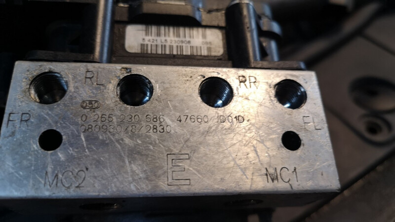 Блок ABS Nissan Qashqai J10  2008 универсал 2.0 Дизель Сумы